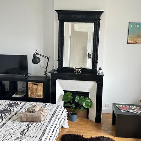 Apartamento Charmant Studio Au Coeur Du 18E París Exterior foto